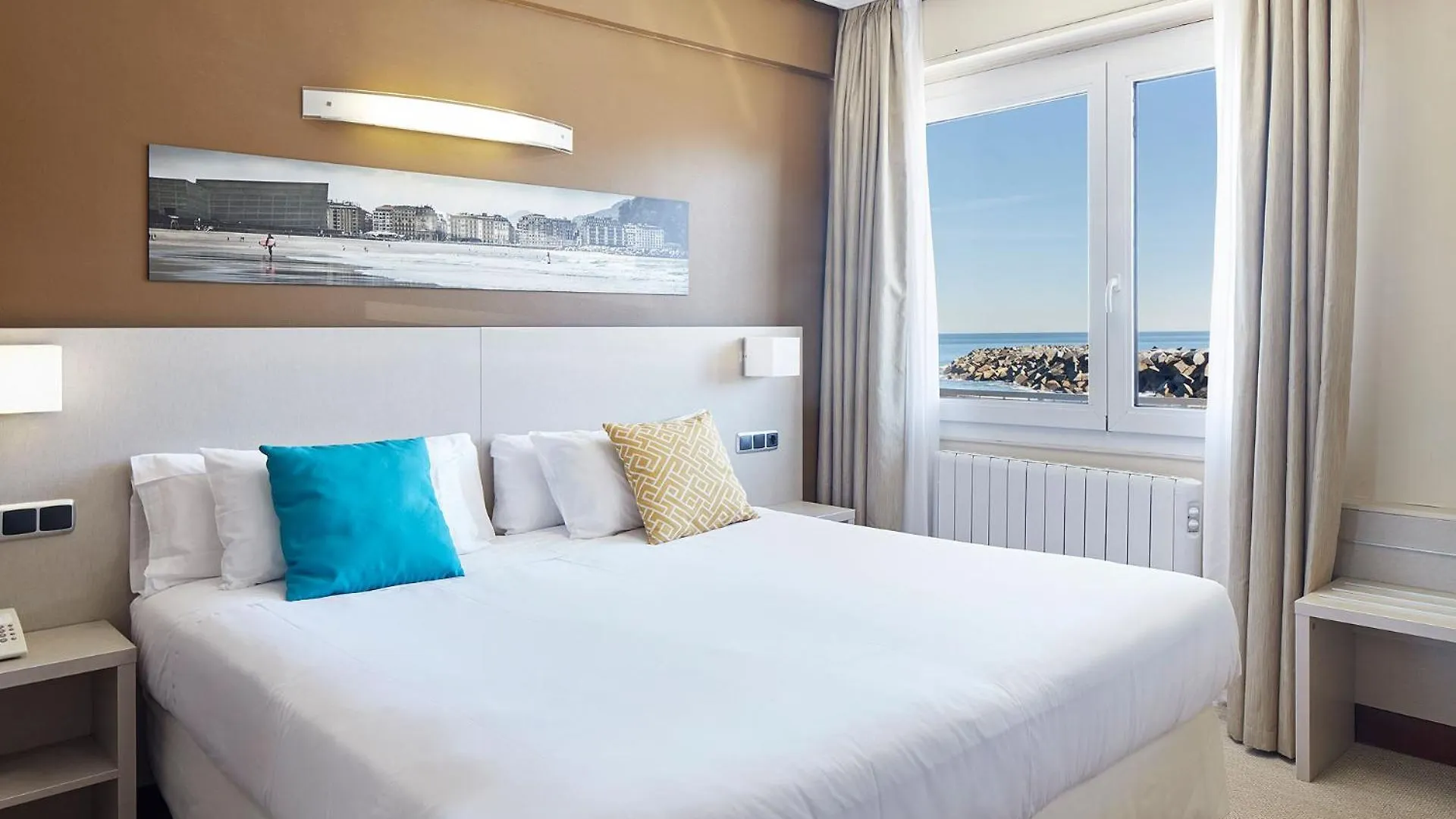 **  Hotel Parma Spain