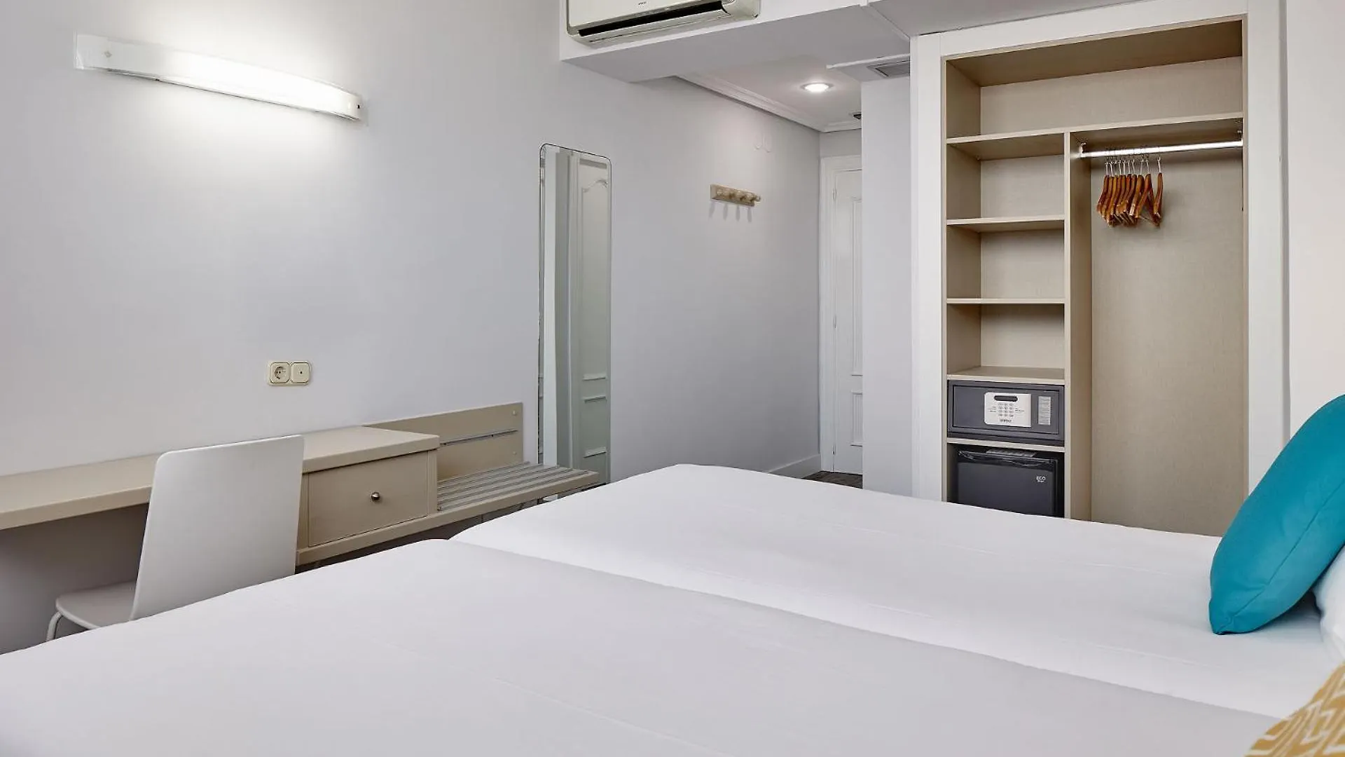 Hotel Parma 2*, San Sebastian
