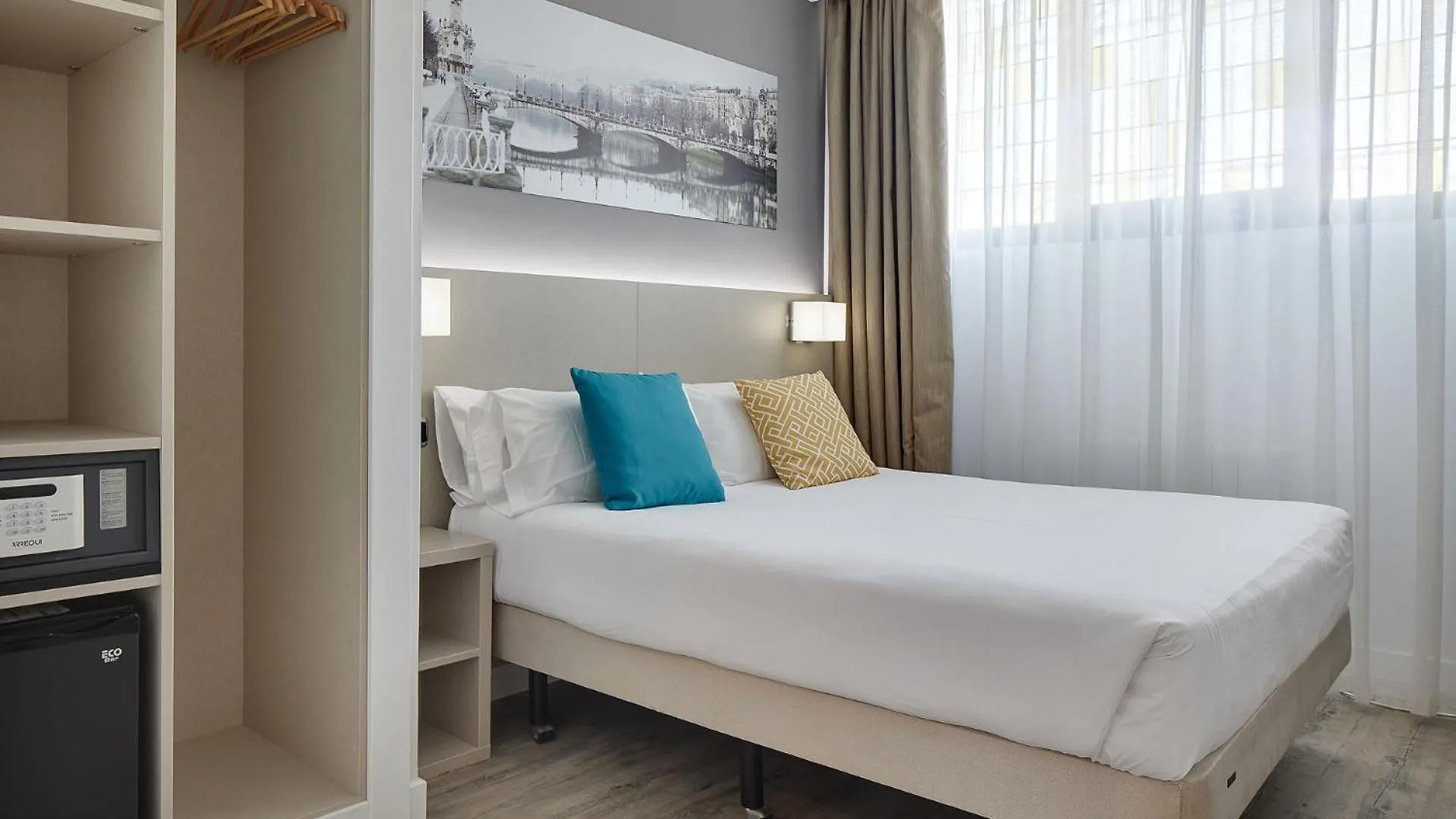 **  Hotel Parma Spain